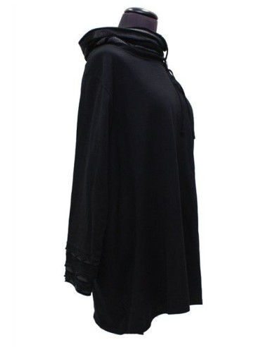 Maglia nera con collo alto e inserti grigi Maglia nera con collo alto e inserti grigi