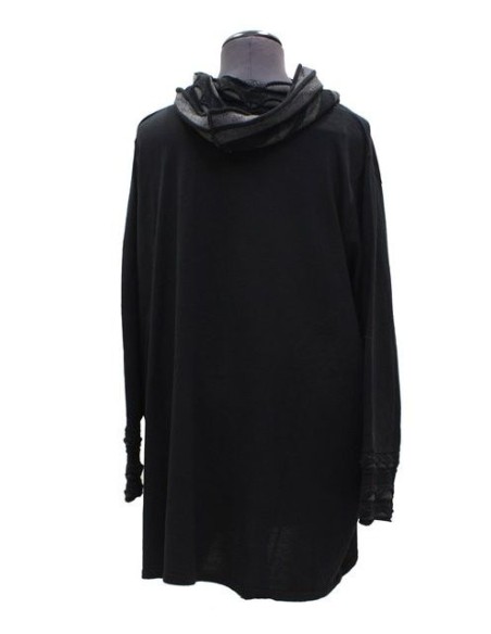 Maglia nera con collo alto e inserti grigi