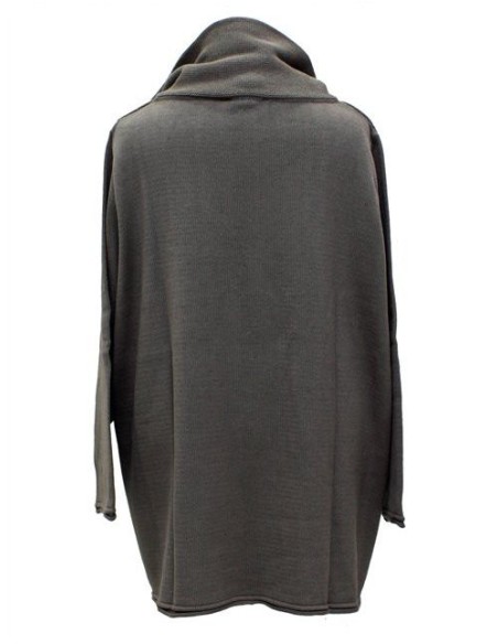 Maglia marron con collo alto